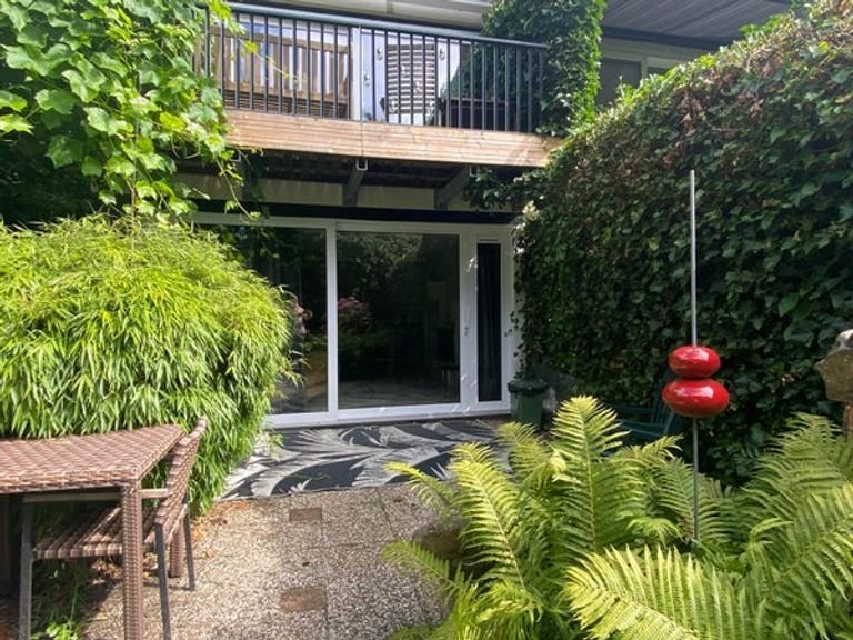 Furnished studio with terrace - Image 11