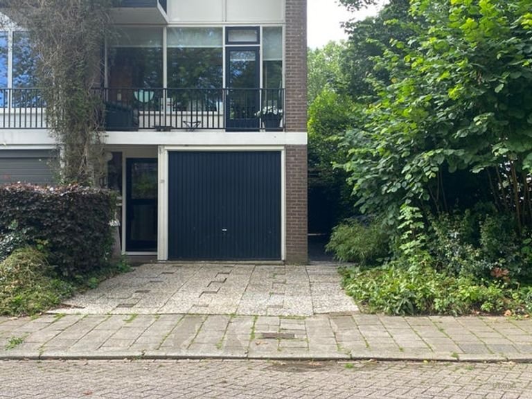 Furnished studio with terrace - Image 15