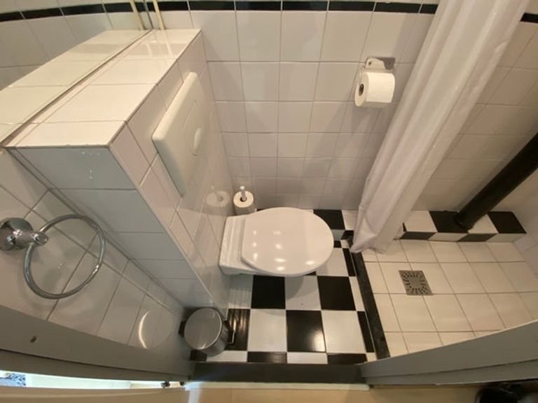 Furnished studio with terrace - Image 9