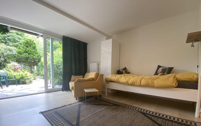 Furnished studio with terrace - Image 1