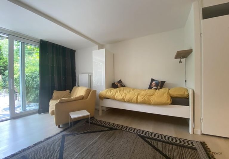 Furnished studio with terrace - Image 5