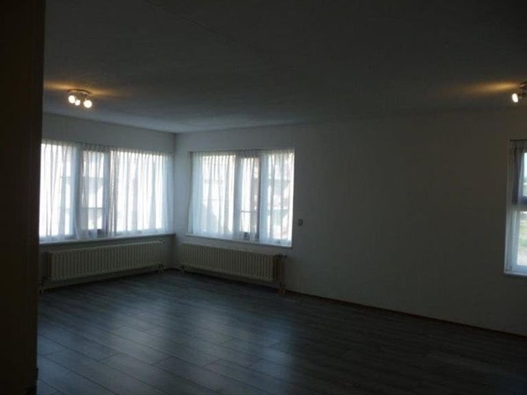 Spacious apartment in the heart of Almere Stad (86 m²) - Image 8