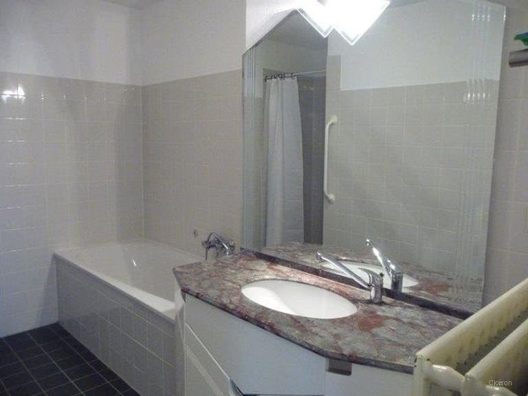 Spacious apartment in the heart of Almere Stad (86 m²) - Image 18