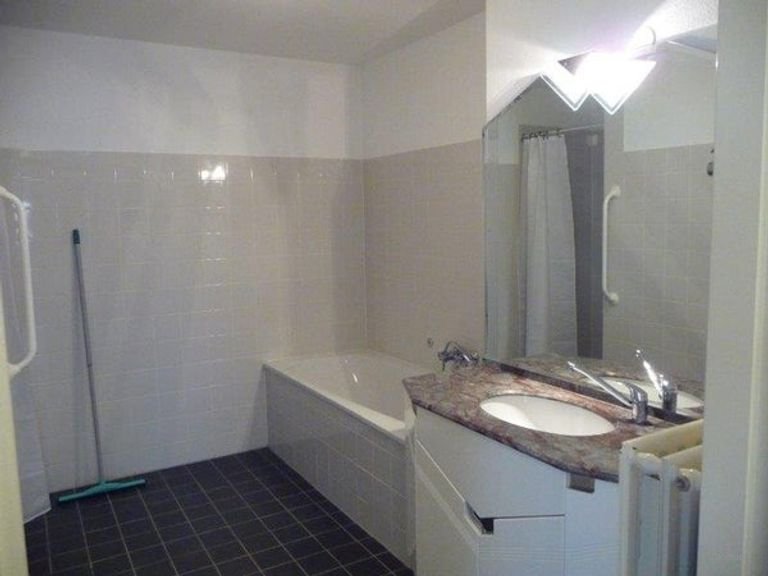 Spacious apartment in the heart of Almere Stad (86 m²) - Image 17