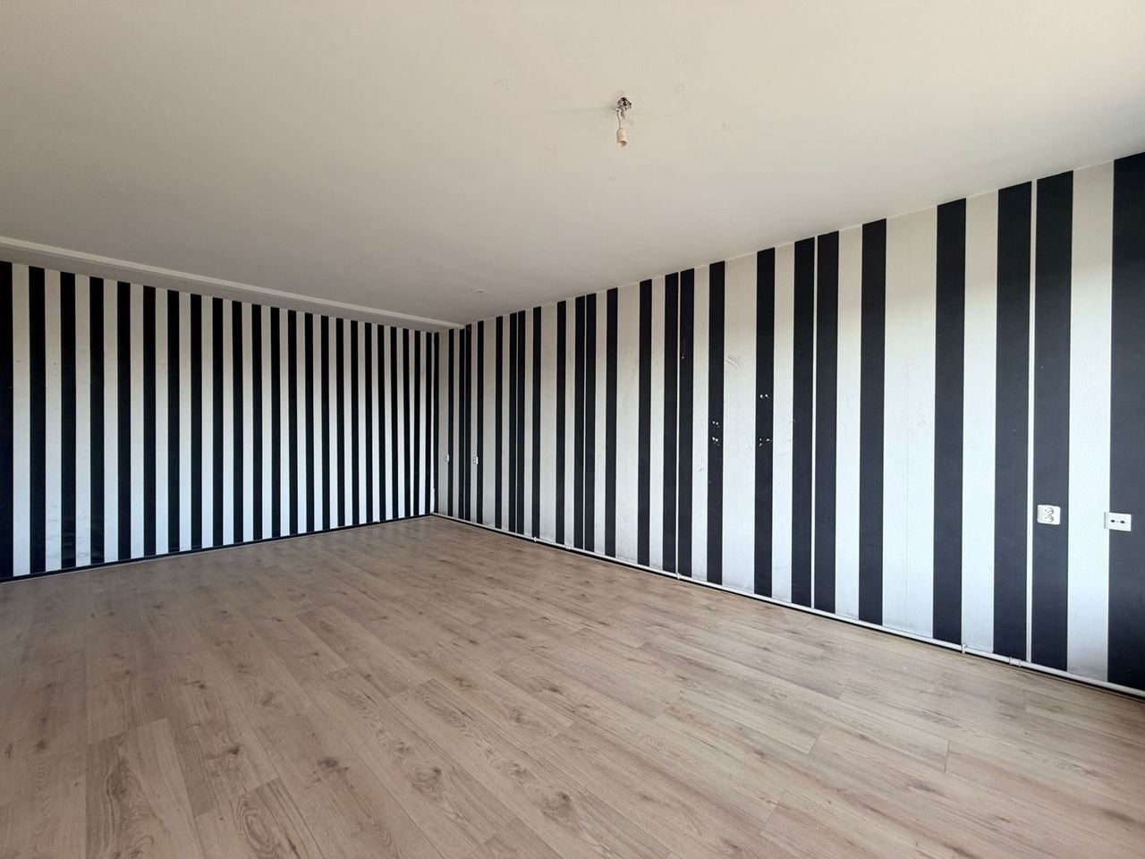 Bright apartment with two balconies - Image 3