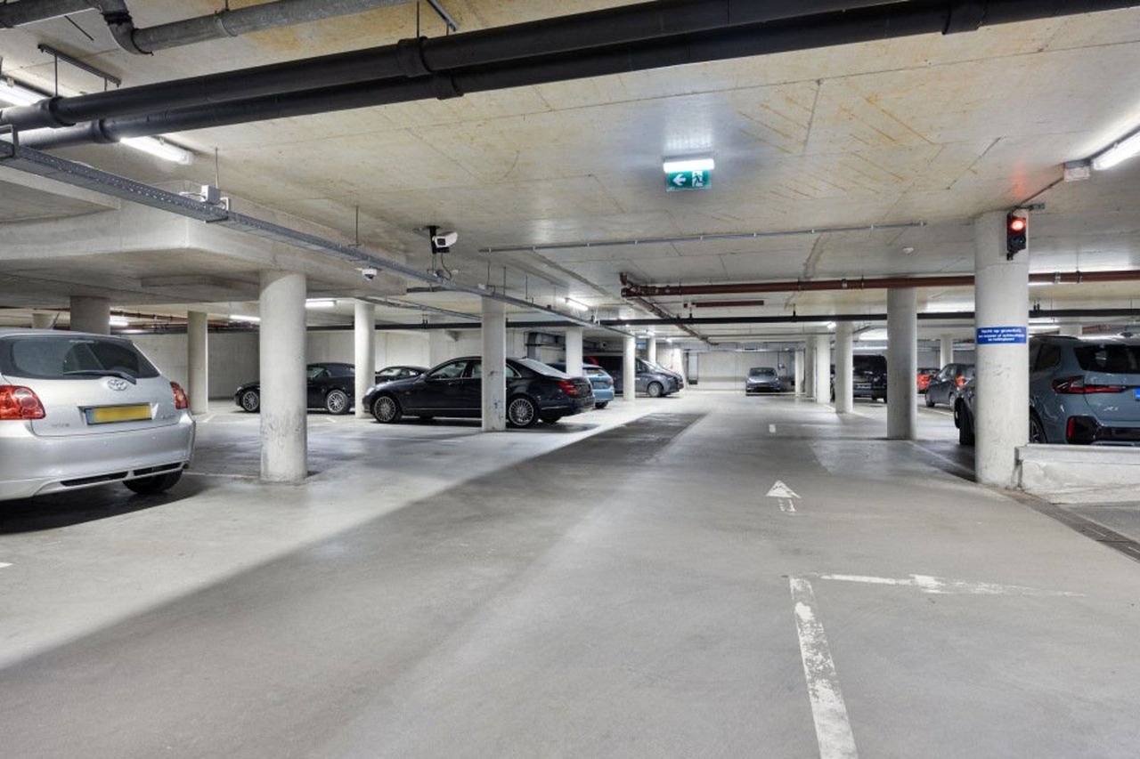 Bright apartment on the Amstel - Image 31