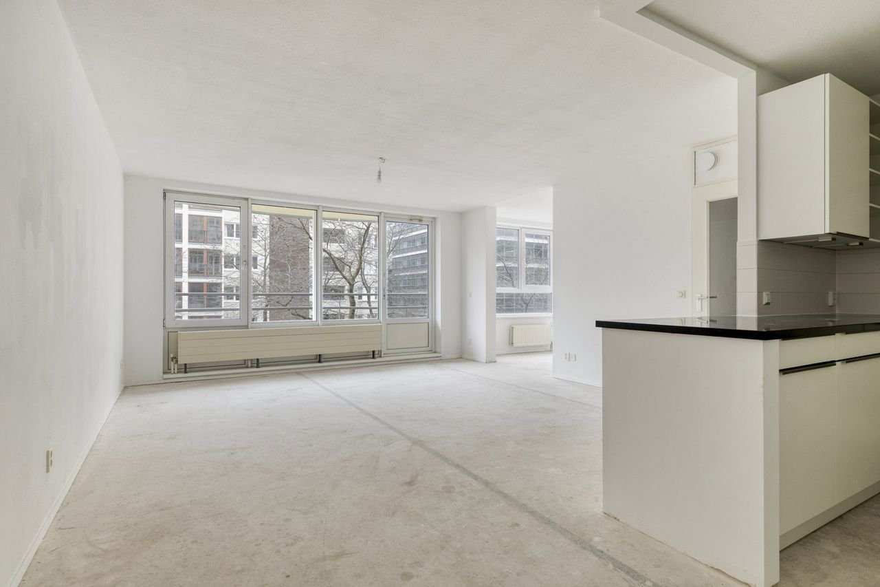 Bright apartment on the Amstel - Image 16