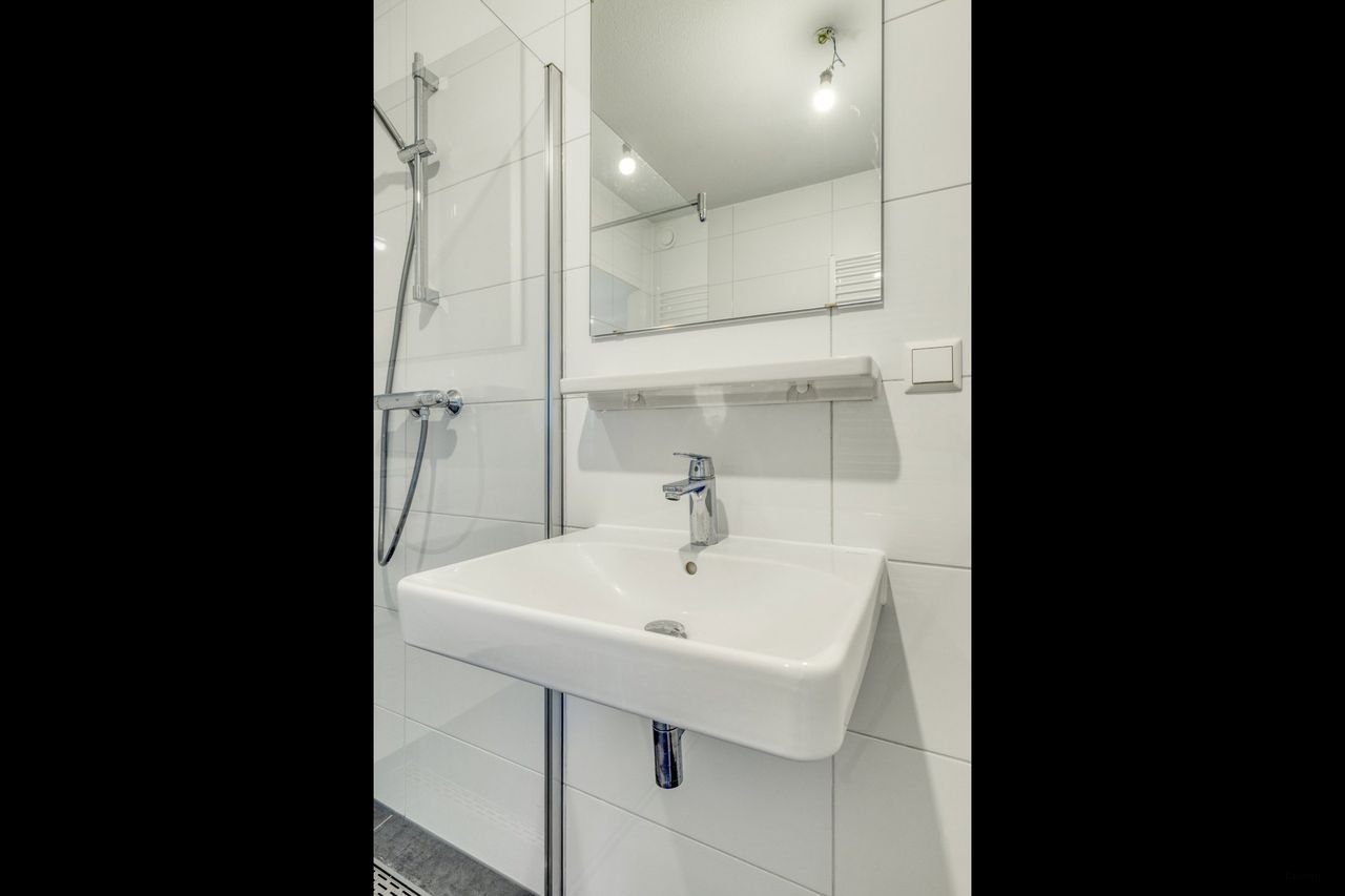 Bright apartment on the Amstel - Image 25