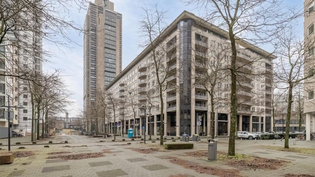 Bright apartment on the Amstel - Image 3