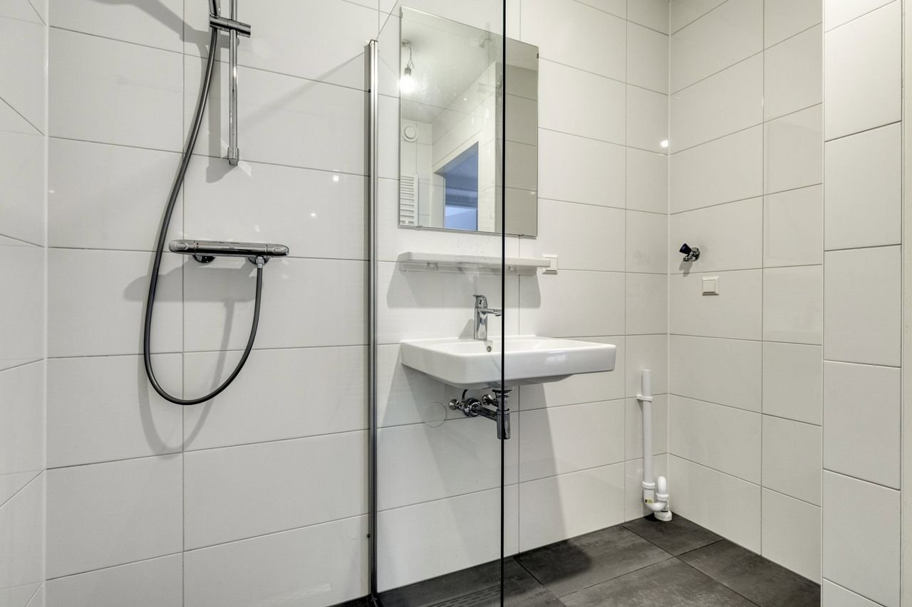 Bright apartment on the Amstel - Image 24