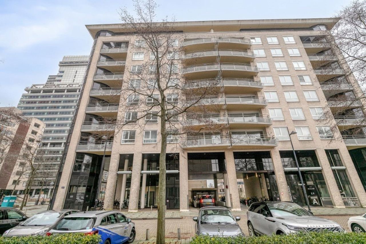 Bright apartment on the Amstel - Image 9