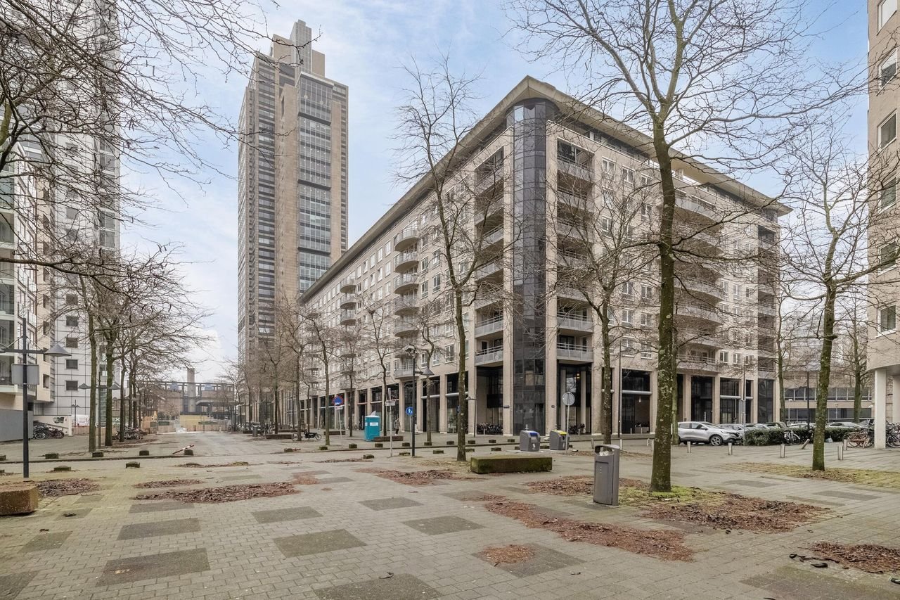 Bright apartment on the Amstel - Image 7