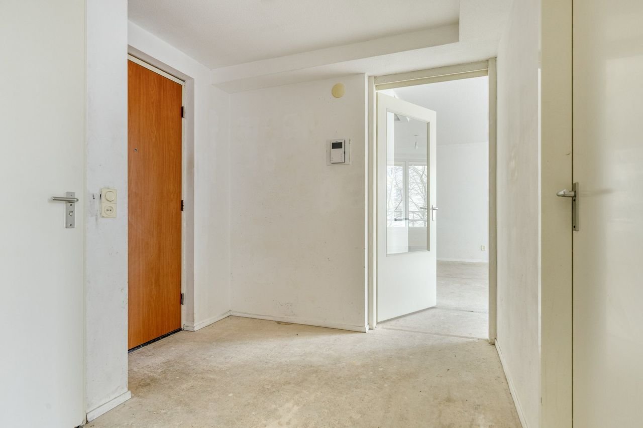 Bright apartment on the Amstel - Image 14