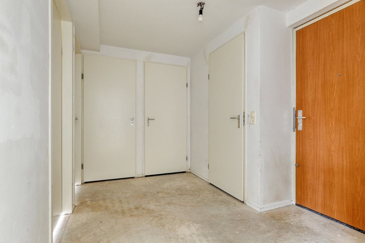 Bright apartment on the Amstel - Image 15