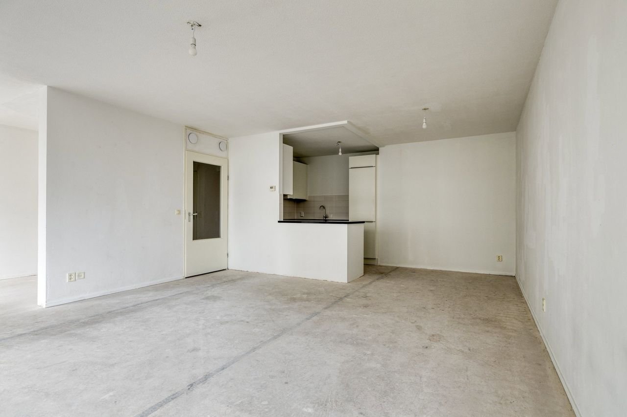 Bright apartment on the Amstel - Image 17