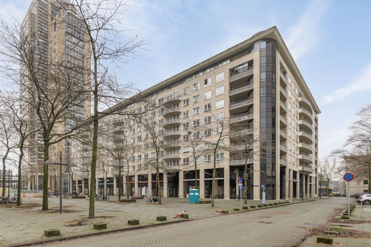 Bright apartment on the Amstel - Image 8