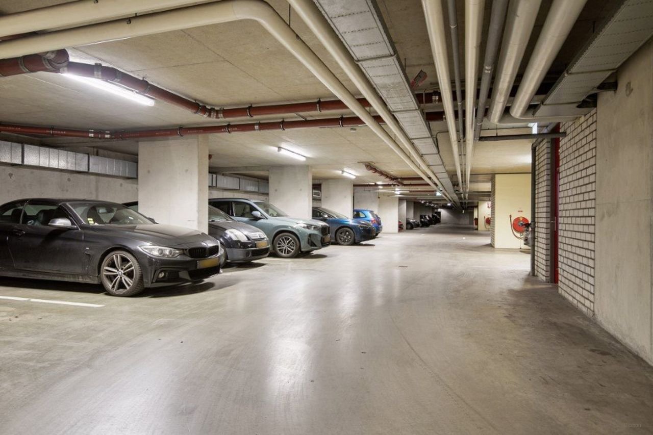 Bright apartment on the Amstel - Image 32