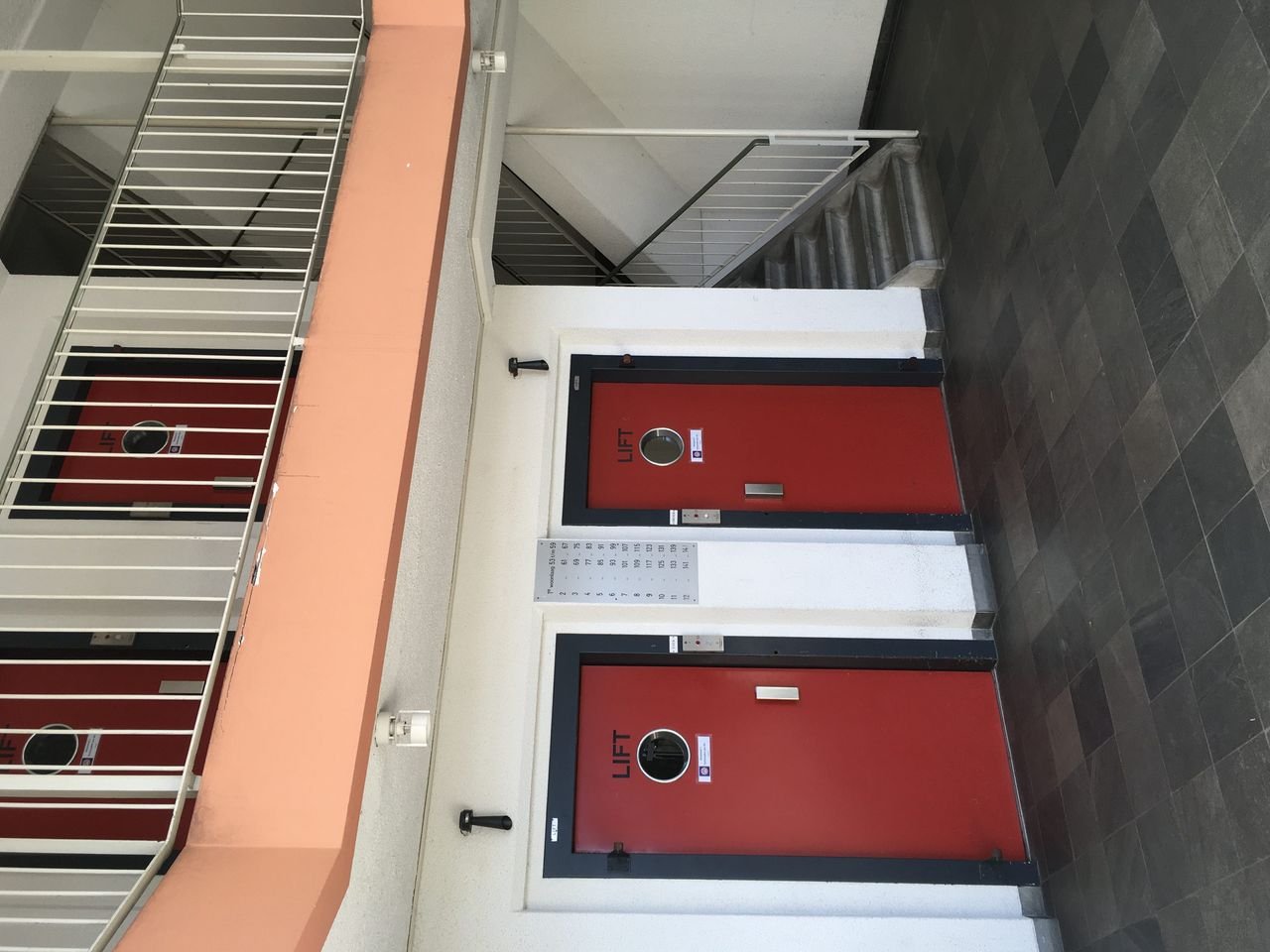 Ruim appartement boven winkelplein Selwerd - Afbeelding 2