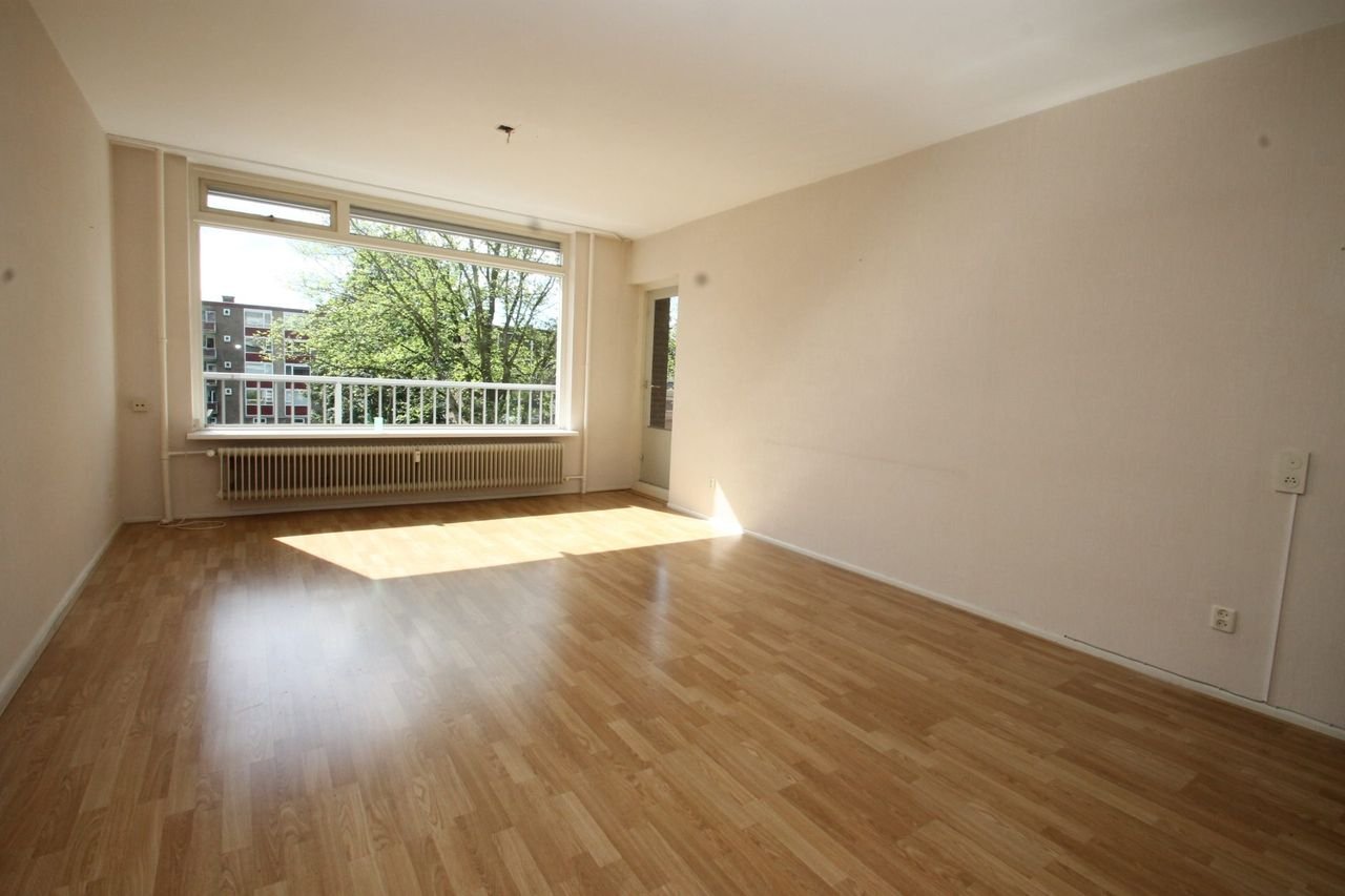 Ruim appartement boven winkelplein Selwerd - Afbeelding 3