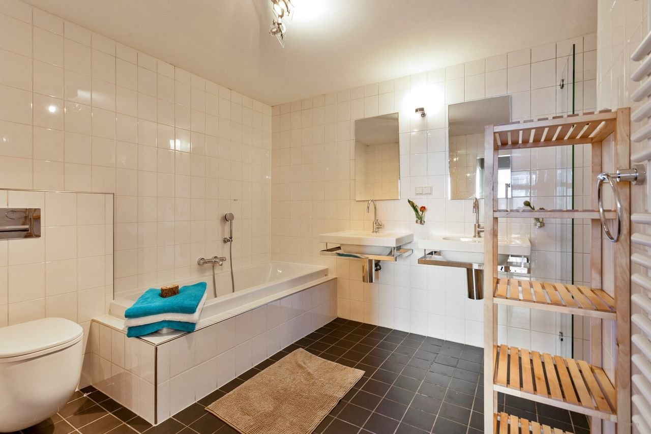 Spacious living next to the Amsterdamse Bos - Image 14