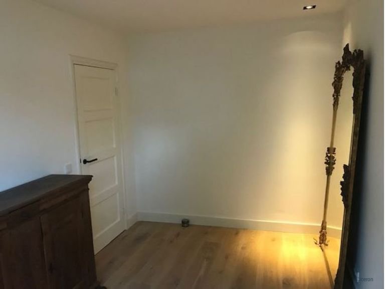 Renovated ground-floor apartment with deep garden - Image 16