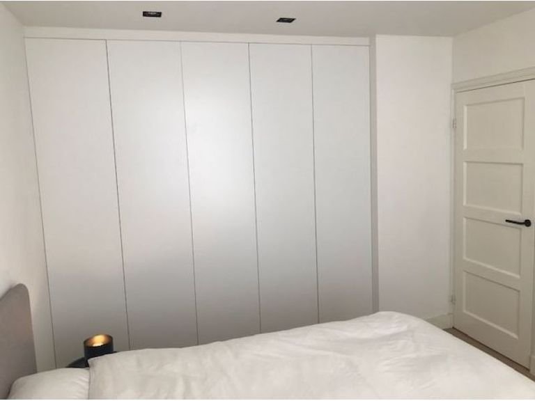 Renovated ground-floor apartment with deep garden - Image 14