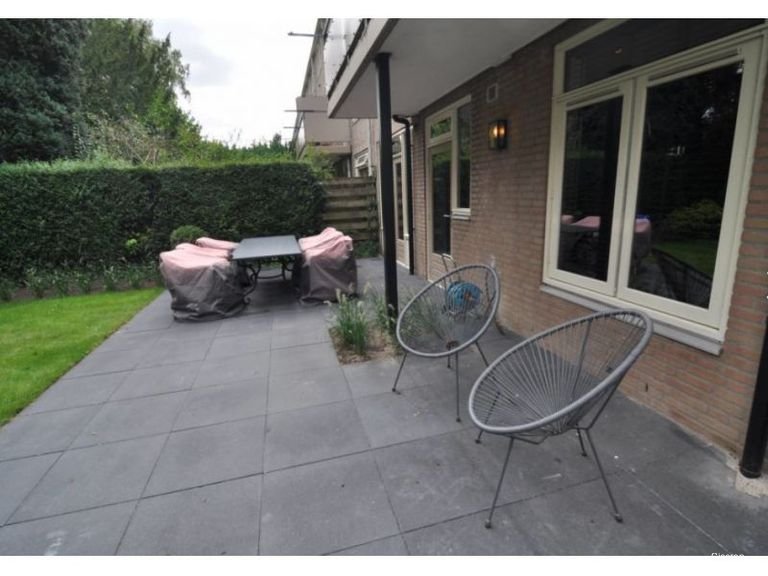 Renovated ground-floor apartment with deep garden - Image 24