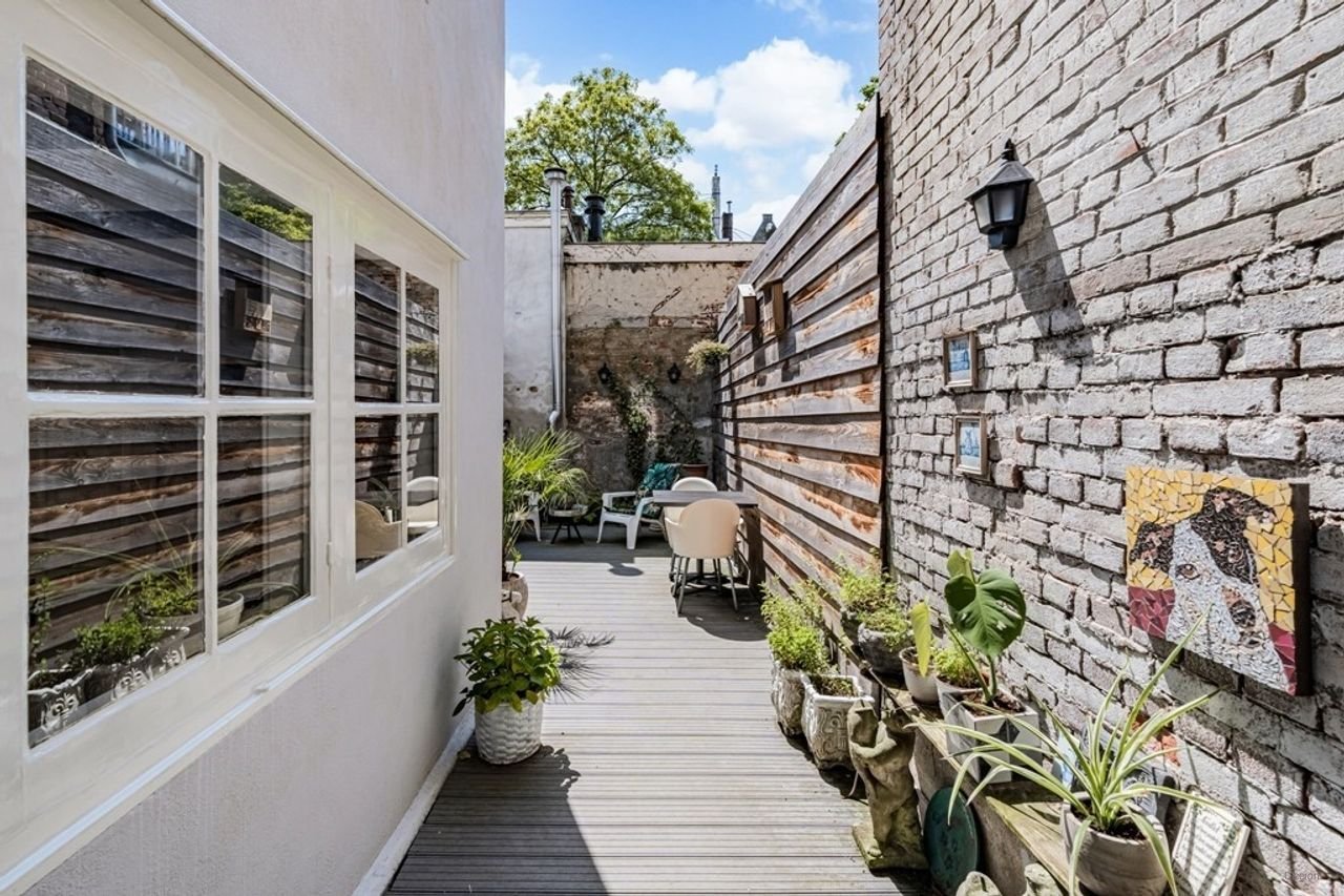 Historic living with garden in the Canal District - Image 14