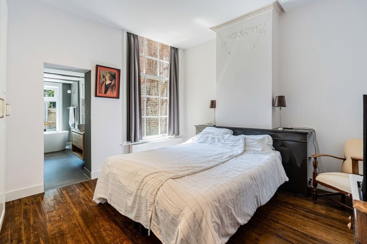 Historic living with garden in the Canal District - Image 17