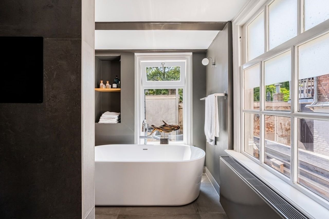 Historic living with garden in the Canal District - Image 23