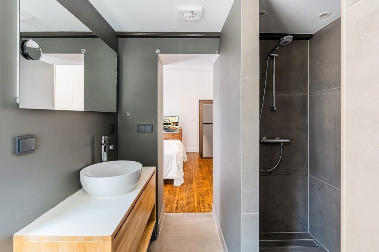 Historic living with garden in the Canal District - Image 25