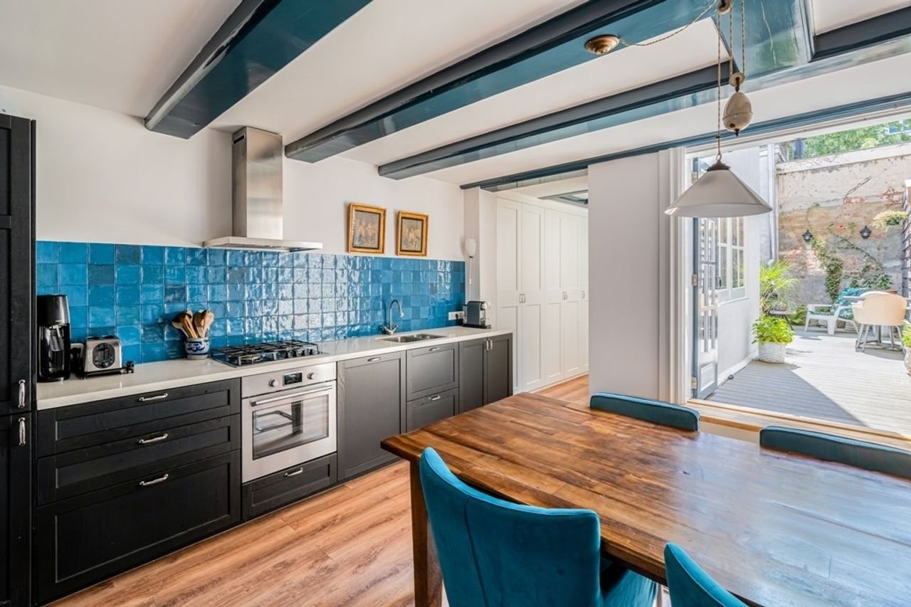 Historic living with garden in the Canal District - Image 2