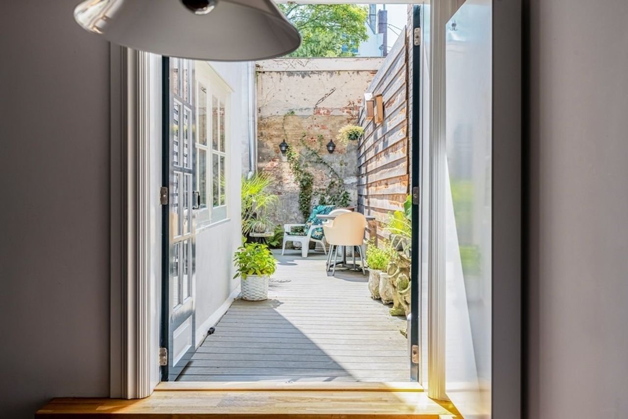 Historic living with garden in the Canal District - Image 15