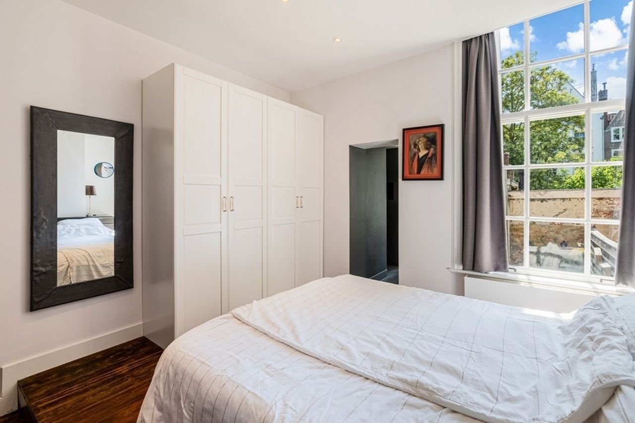 Historic living with garden in the Canal District - Image 19