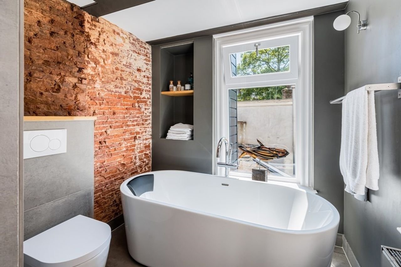 Historic living with garden in the Canal District - Image 21