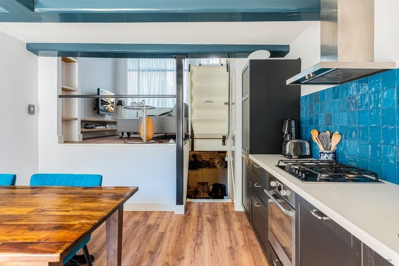 Historic living with garden in the Canal District - Image 7