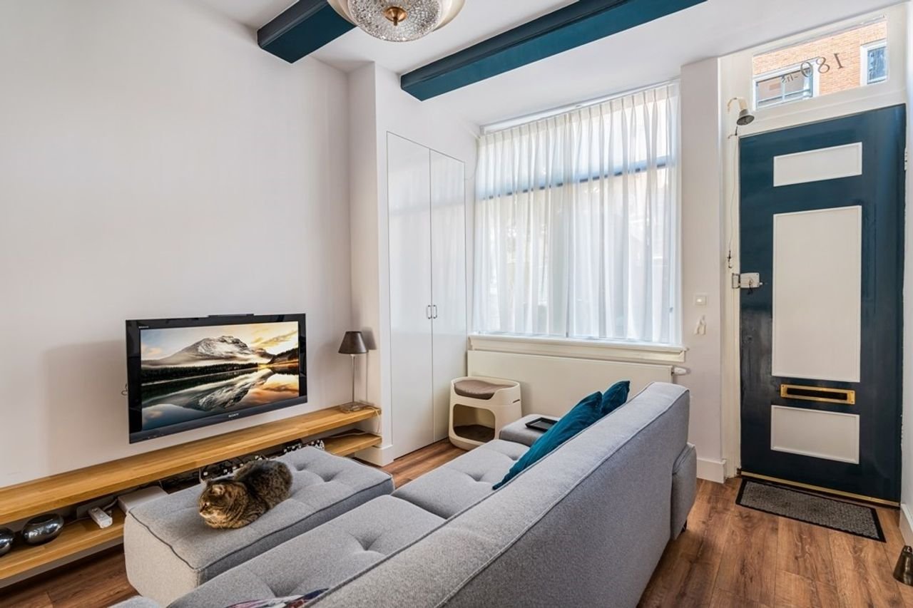 Historic living with garden in the Canal District - Image 10