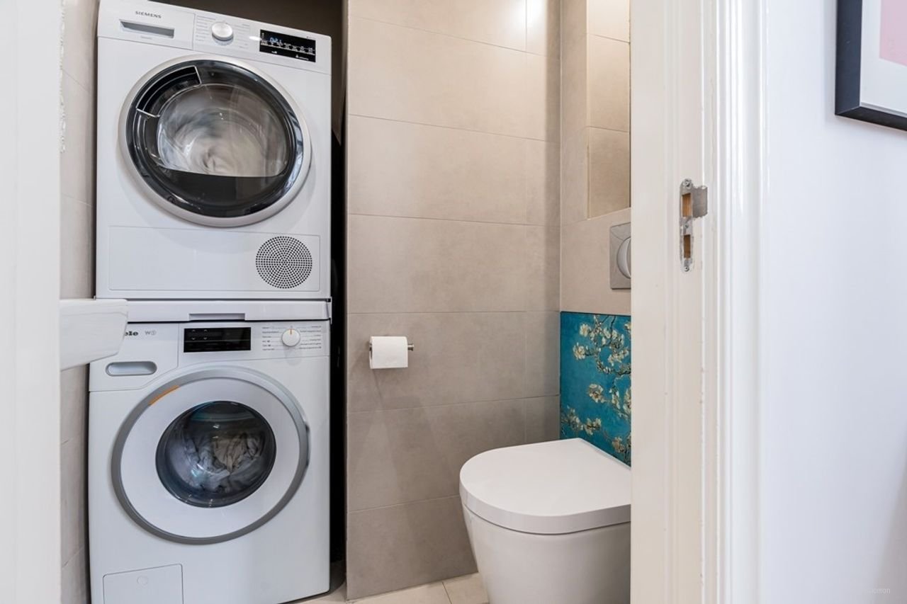 Historic living with garden in the Canal District - Image 34