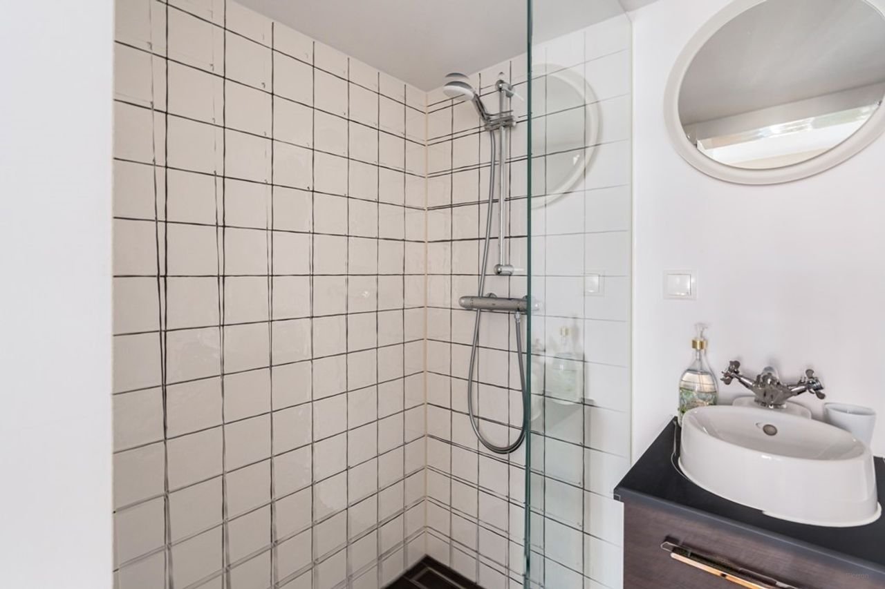 Historic living with garden in the Canal District - Image 33