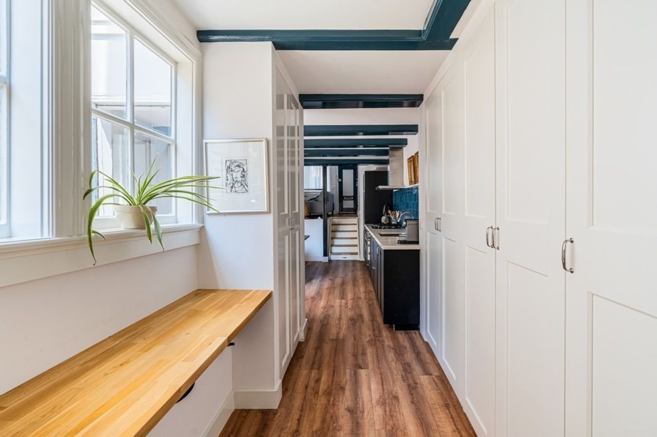 Historic living with garden in the Canal District - Image 16