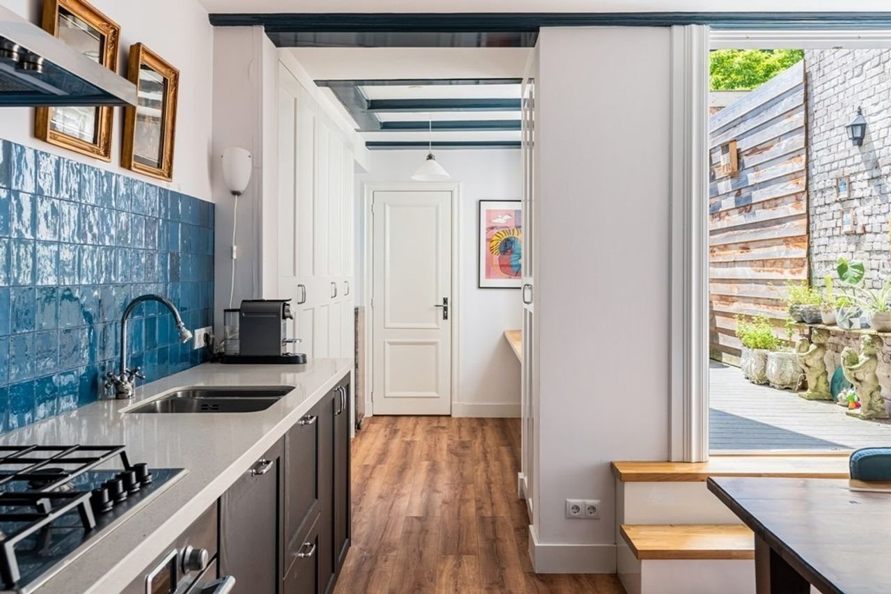 Historic living with garden in the Canal District - Image 4