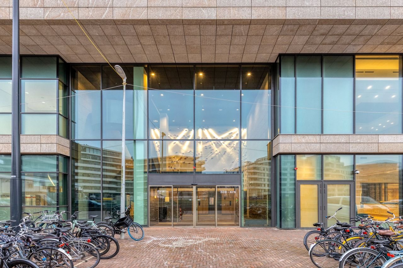 Spacious living on the 15th floor in North - Image 13