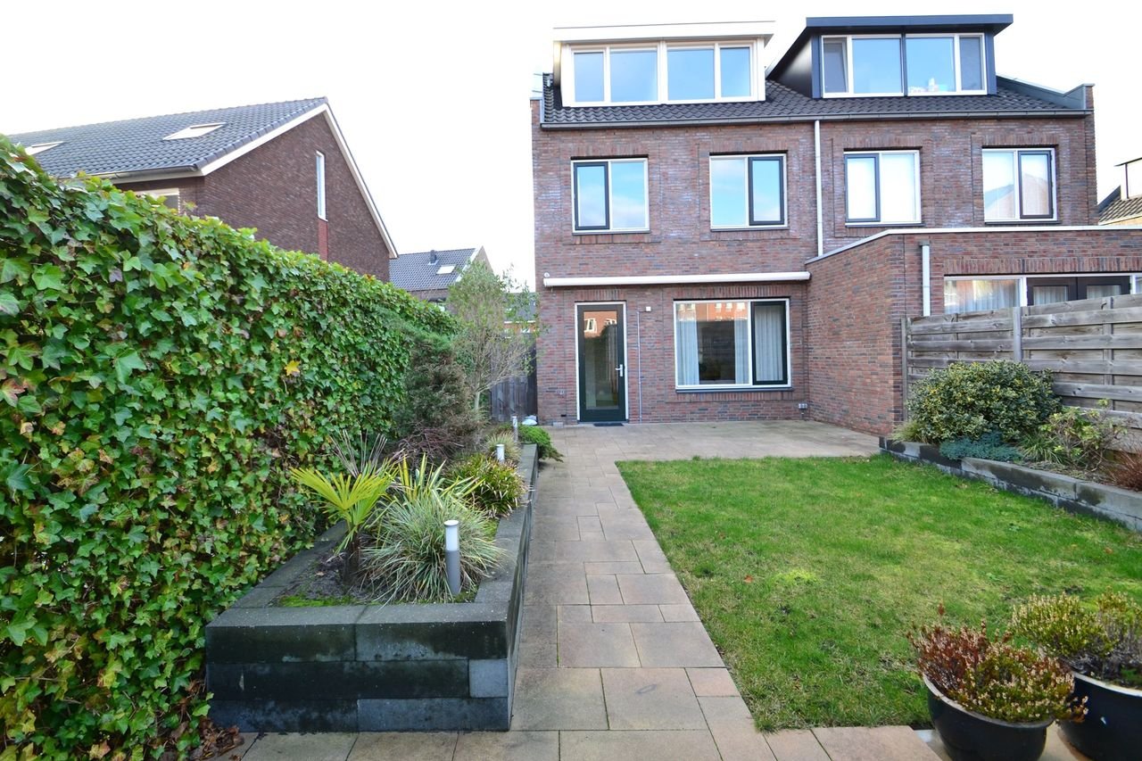 Modern Semi-Detached Home in 't Duyfrak - Image 18