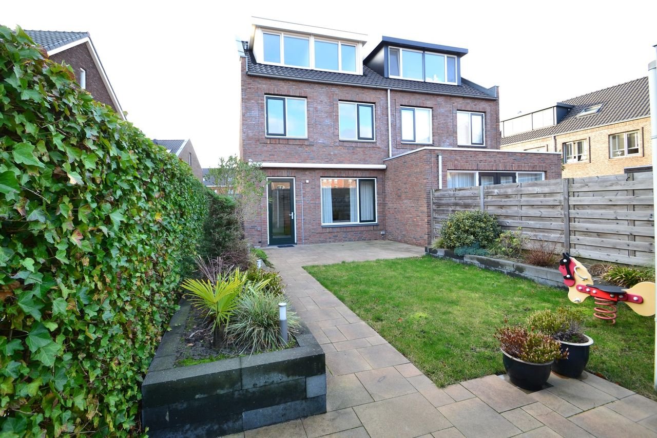 Modern Semi-Detached Home in 't Duyfrak - Image 17