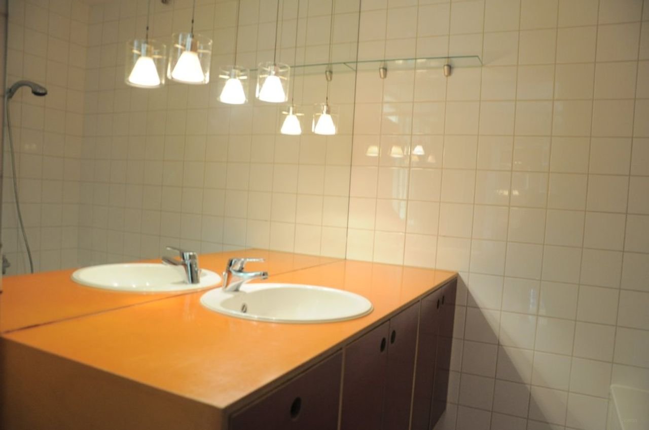 Bright house with garden and private carport - Image 10