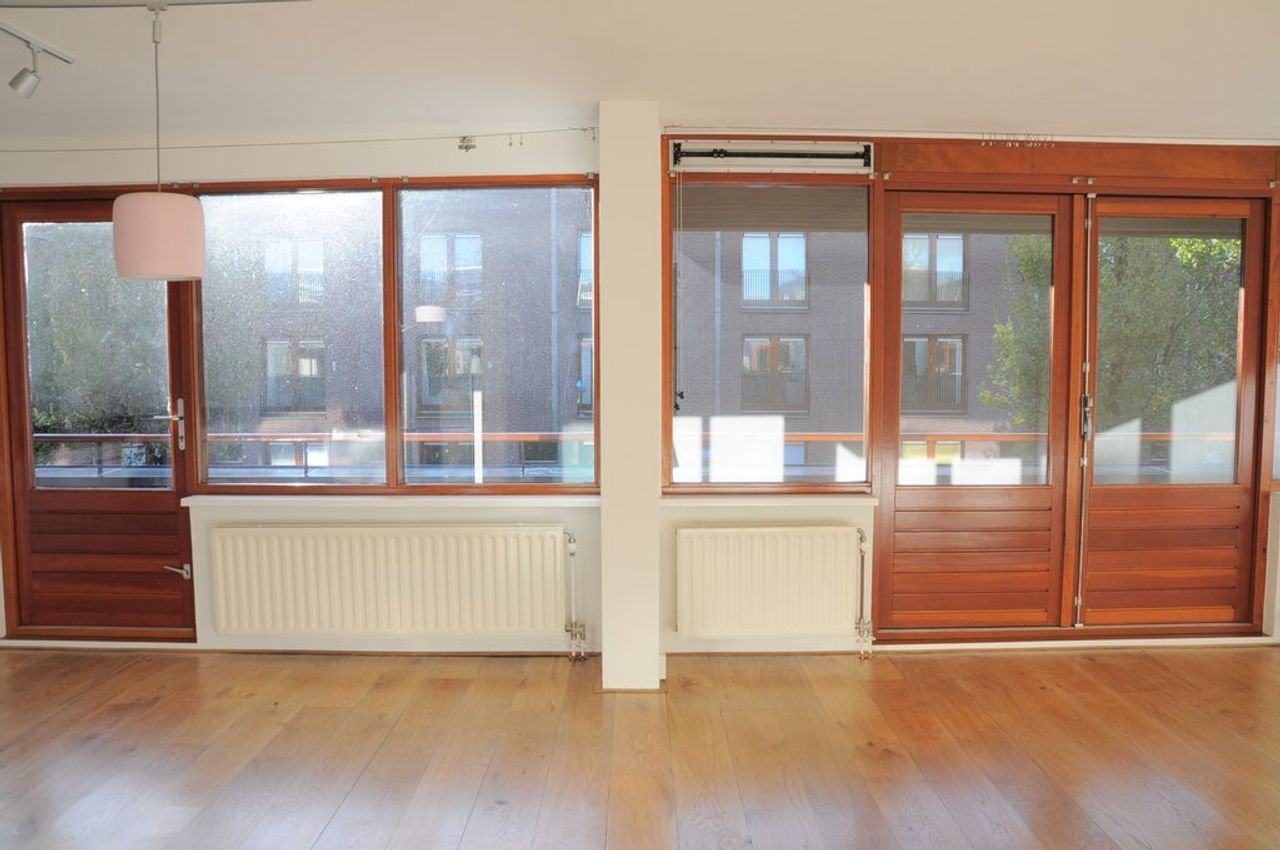 Bright house with garden and private carport - Image 6