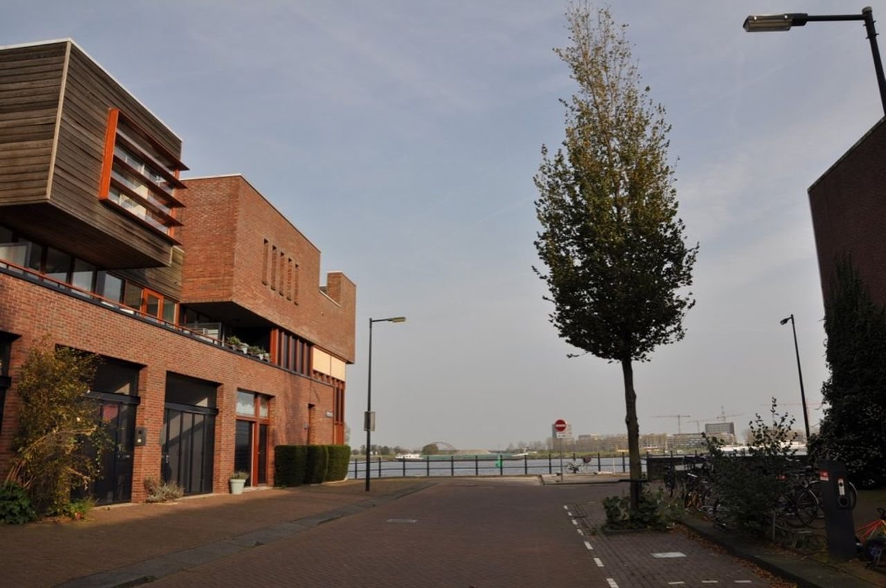 Bright house with garden and private carport - Image 24