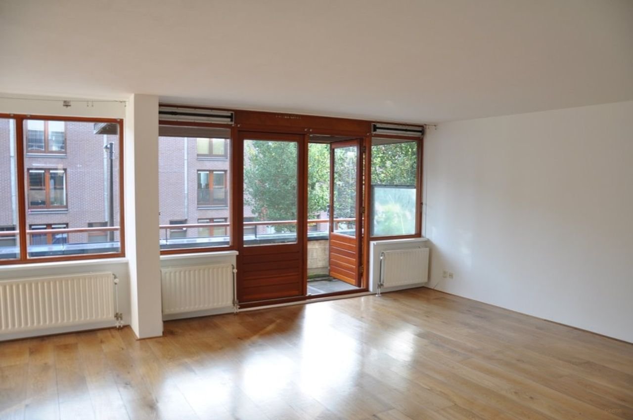 Bright house with garden and private carport - Image 5