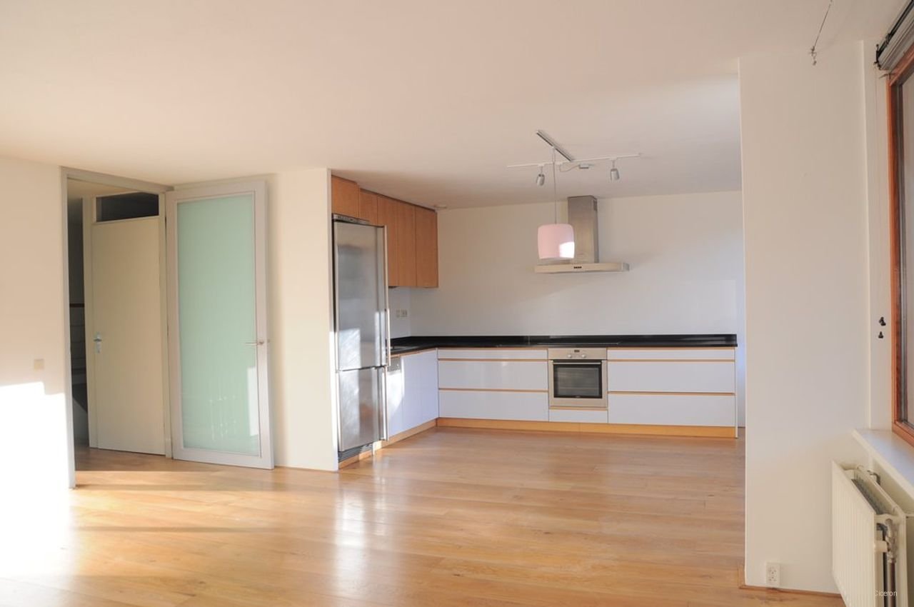 Bright house with garden and private carport - Image 3