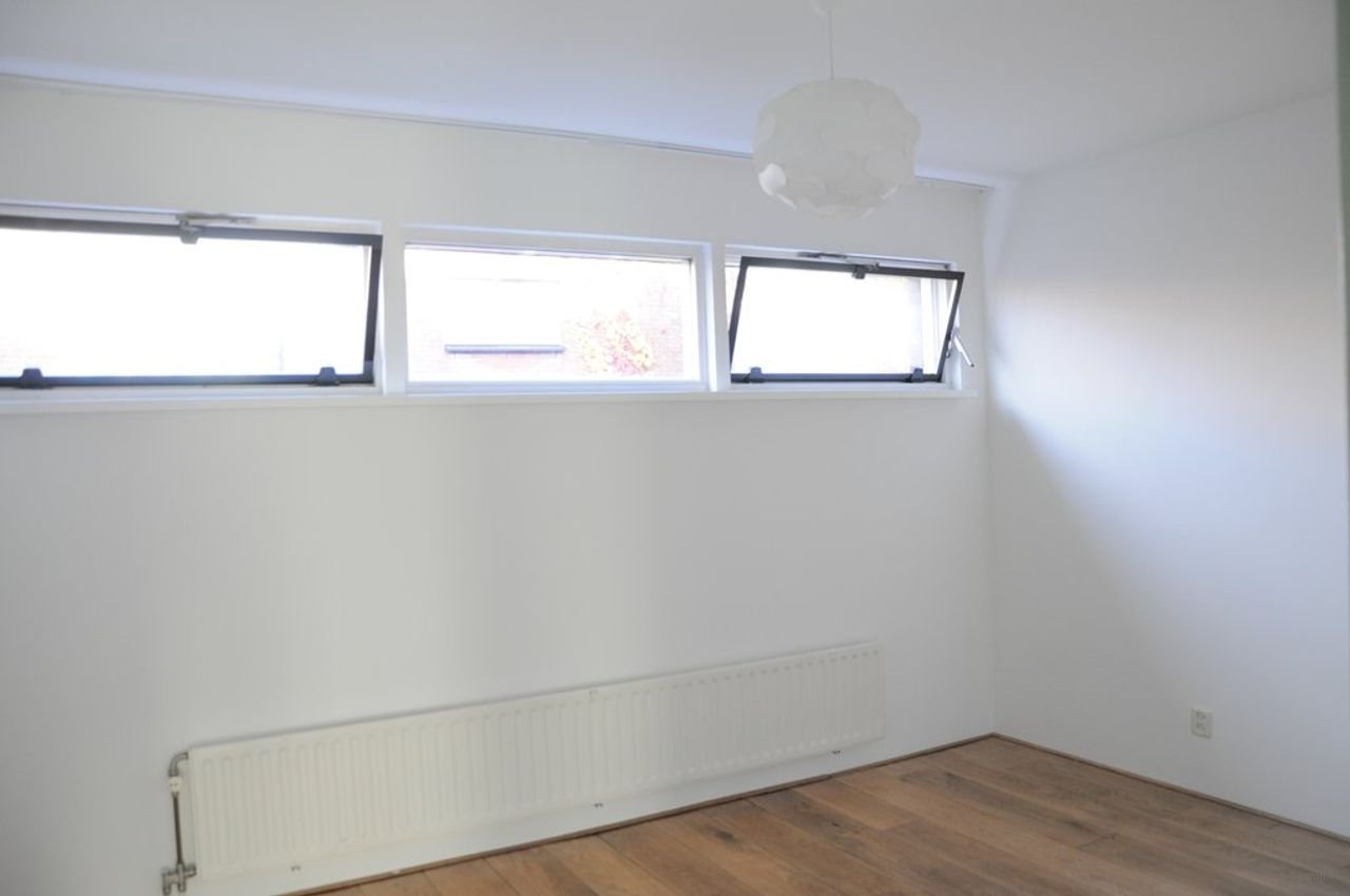 Bright house with garden and private carport - Image 7